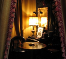 They See Dead People – True Facts about Psychic Mediums